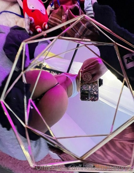 Chloe Swain nudes model archive