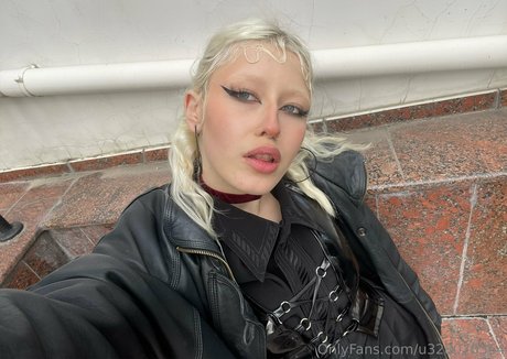 woodsnaomi beautiful model pic