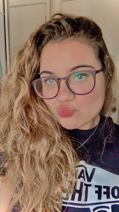 Lari_ pretty pornstar photo