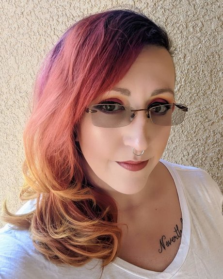 Osha Newsome pretty pornstar photos