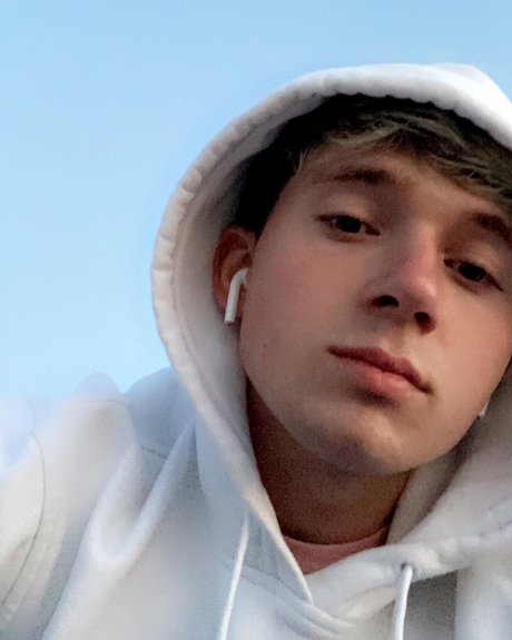 EastTwink adult model img