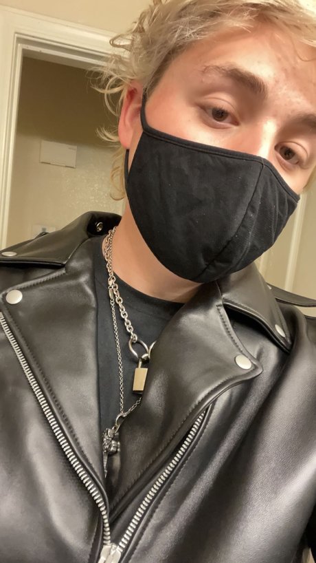 Thembian top model photo