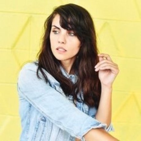 Elizabeth Saint model sexy photo