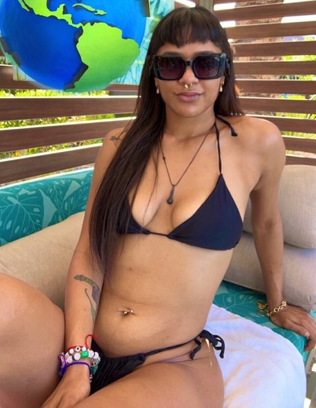 Rhia Kay perfect model img