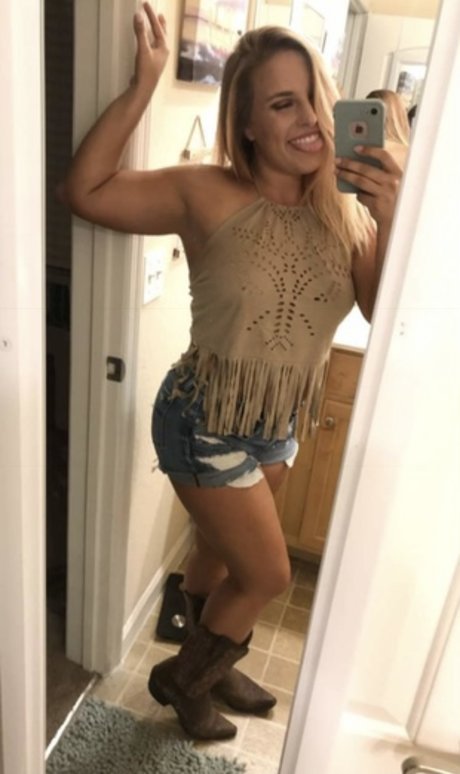 Sun kissed Cayley star naked photos