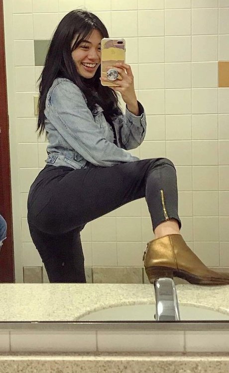 Reyna Morena model perfect img