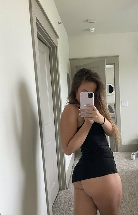 Hannah Pruitt hot star img