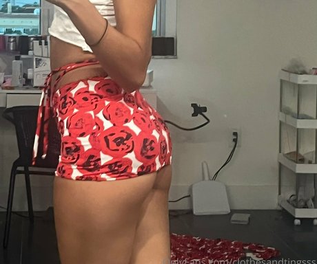 clothesandtingsss model pornographic pic