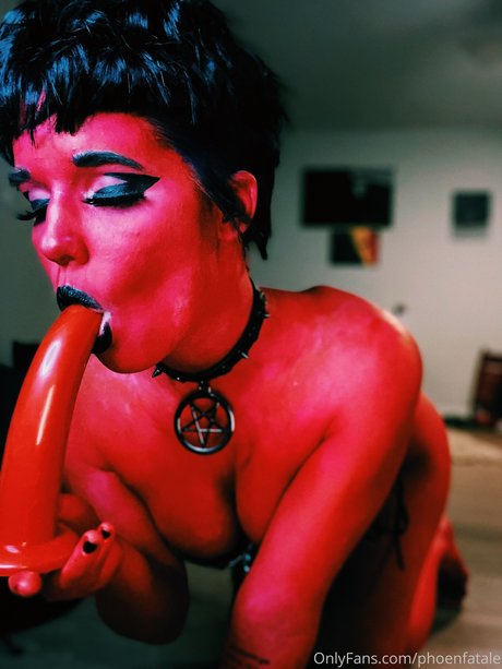Phoenfatale model sexy photo