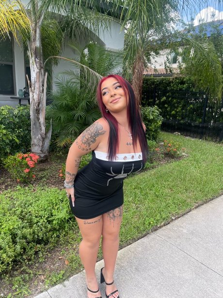 shemale outdoor onlyfans free sexy images