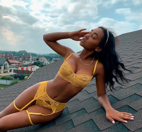 llleasy nude pornstar photos