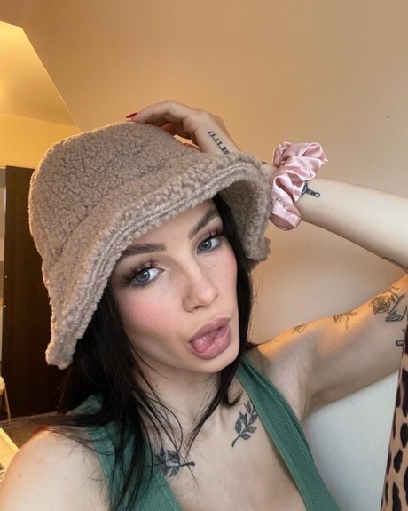 Brittany Olivia hd model pictures