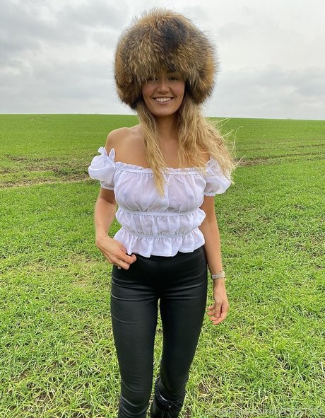 blonde famous onlyfans art xxx archive