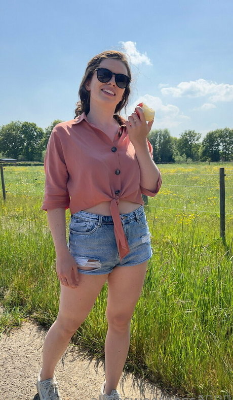 alinasweetness nudes model pic