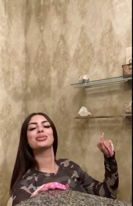 ayyyejae model nude picture