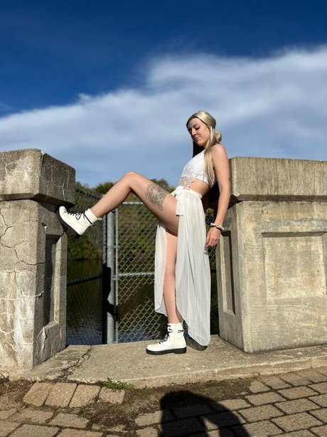 Becca Lynn model naked pictures