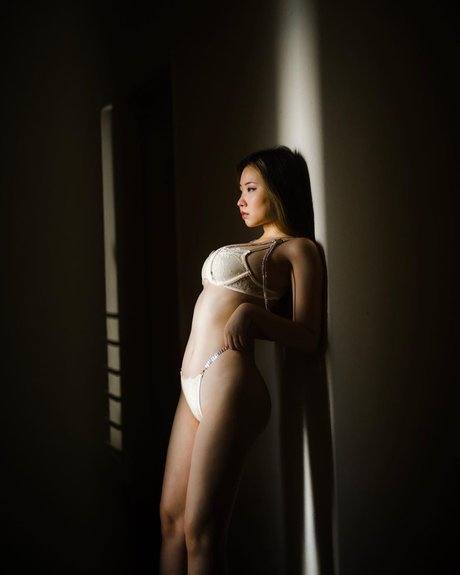 Bree Wales Covington art model pictures