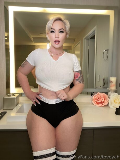 Toveyah pornstar pics