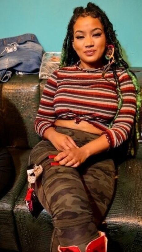 Raychiel xxx pornstar image