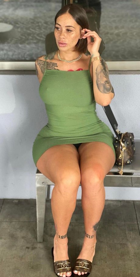 Me Gan_ model adult picture