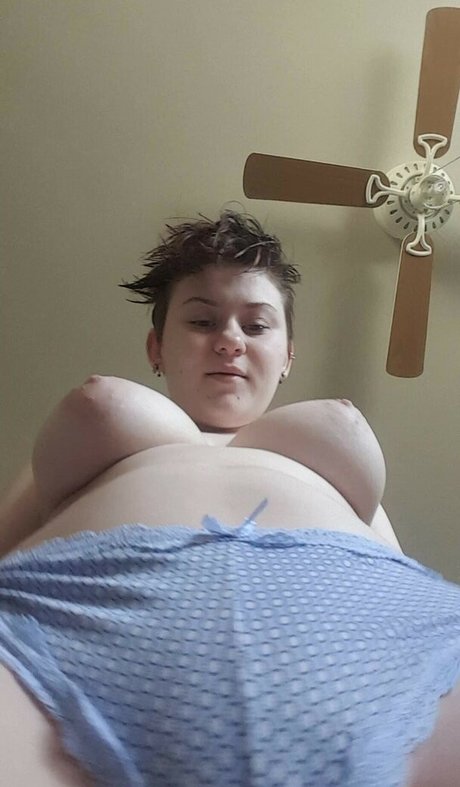 Curvy Elvish Girl pornstar nudes photos