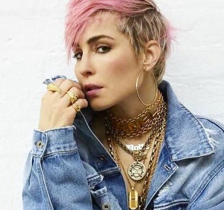 Noomi Rapace art star img