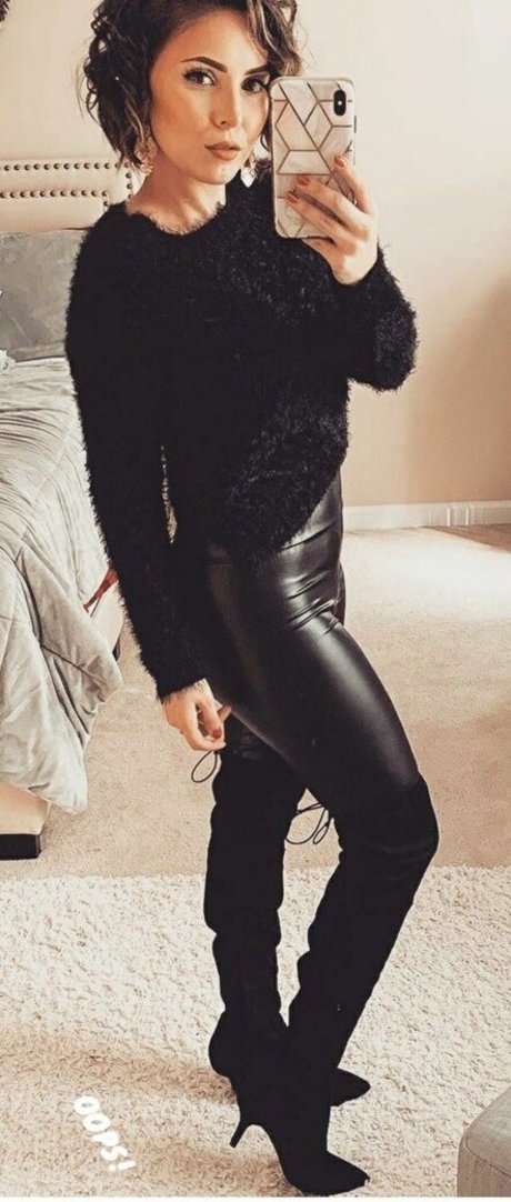 Noomi Rapace star erotic photo