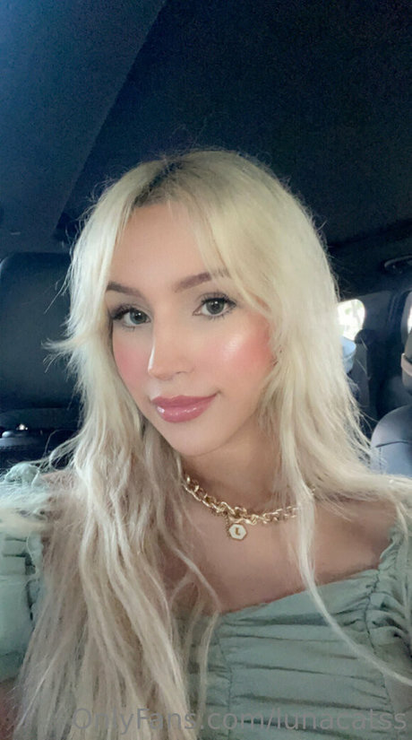 lunacatss pornstar naked photo