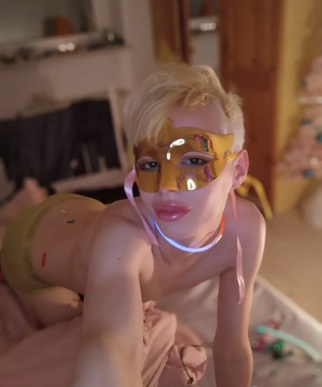 Blonditwink xxx star photos