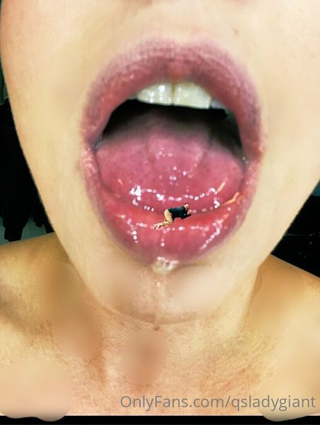 qsladygiant nude model image