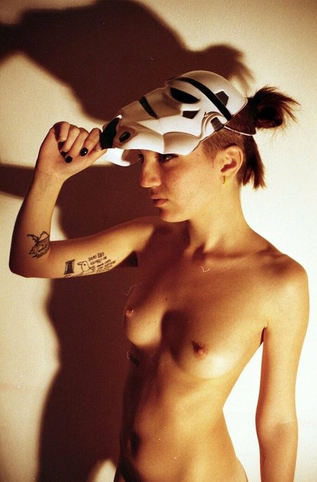 kuuntaraxia model naked pic