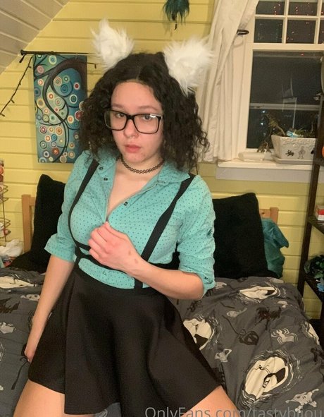 tastybijou model photo