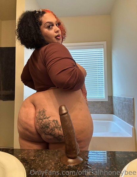 officialhhoneybee nude model img