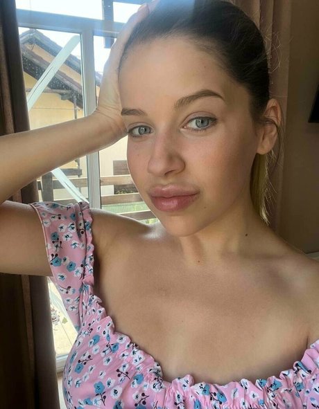 meelafree naked star pics