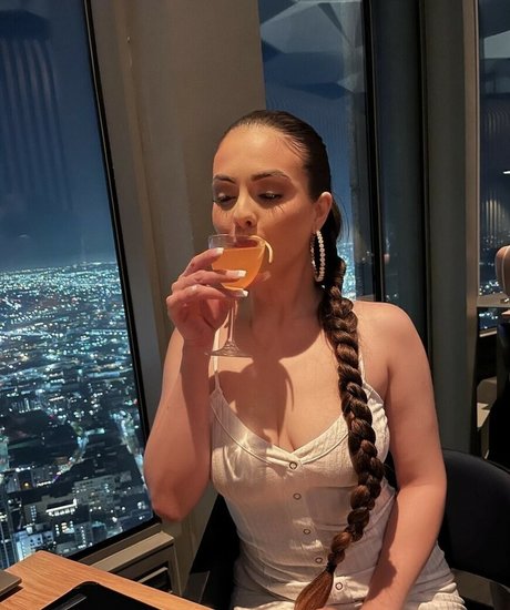 Rylee Gee erotic model picture