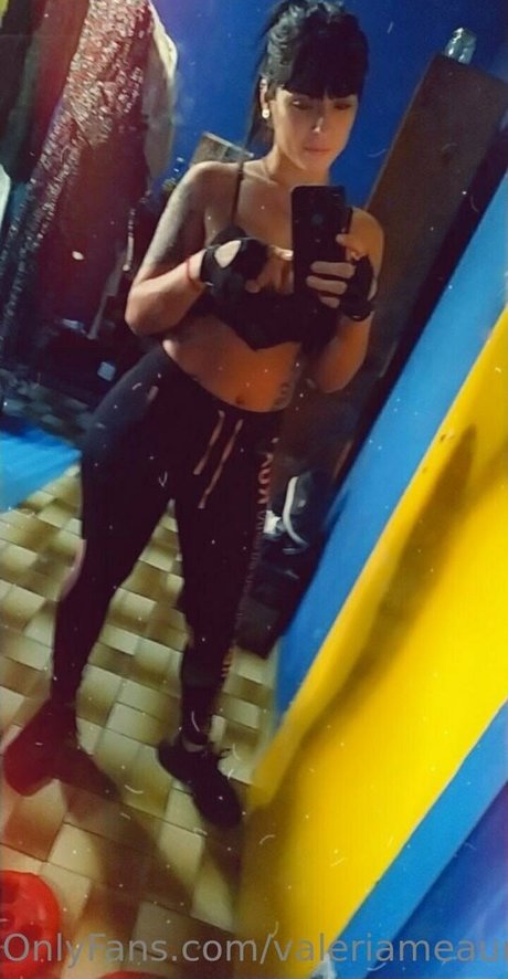 pampi cush sex model photo