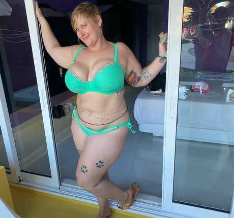 Jenn Leigh star sexy pic