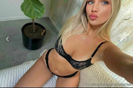 saraayrobles model nudes picture