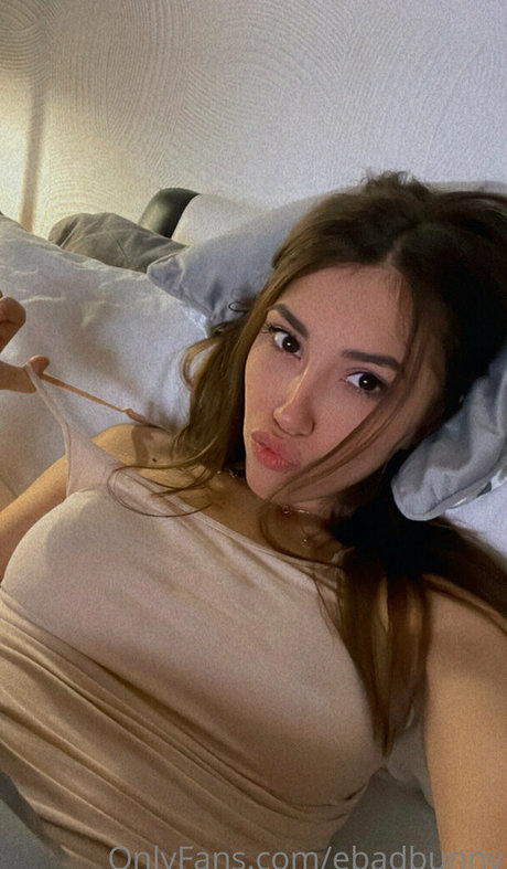 eating onlyfans hot nude images