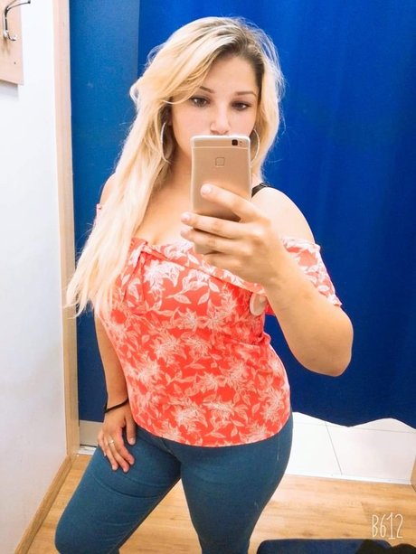 Rosiieella exclusive star pictures