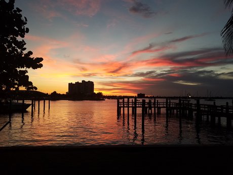 Alex Howard star adult photo