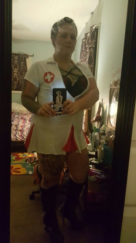 Thick inked chick sex model images