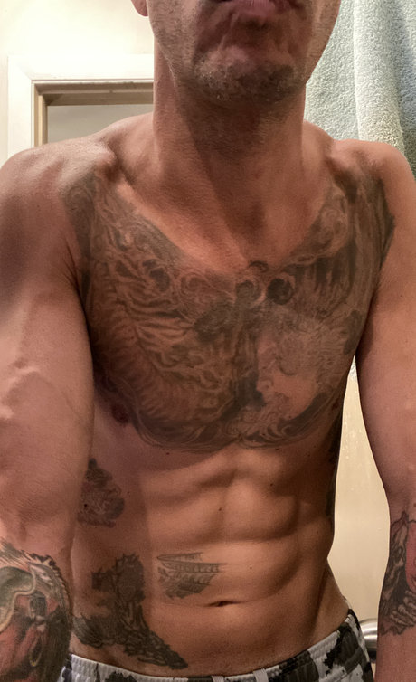 Anthony 305 naked model picture