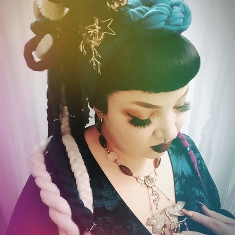 Dusty Rose model xxx pic