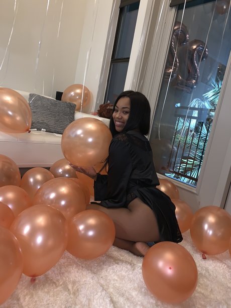 Marah nude model photos