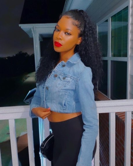 petite onlyfans pretty image