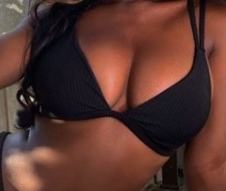 Luna Benoit naked pornstar picture