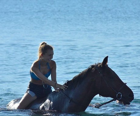 Nikki Roumel best model picture