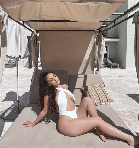 Rayleen Vega star porn pics