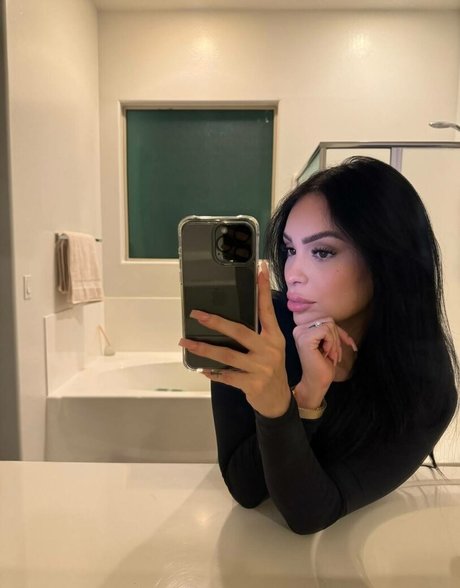 Rayleen Vega hot model gallery